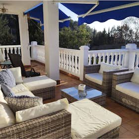 Casa para alugar por € 4.500 por mês em Sitges, Urbanització Quint Mar