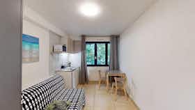 公寓 正在以 €473 的月租出租，其位于 Grenoble, Rue des Eaux Claires