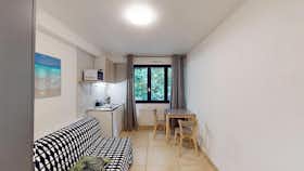 Studio for rent for €470 per month in Grenoble, Rue des Eaux Claires