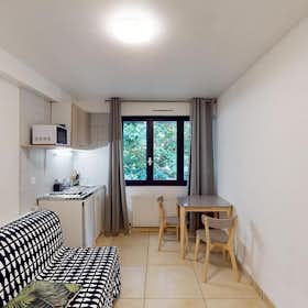Apartament de închiriat pentru 473 EUR pe lună în Grenoble, Rue des Eaux Claires
