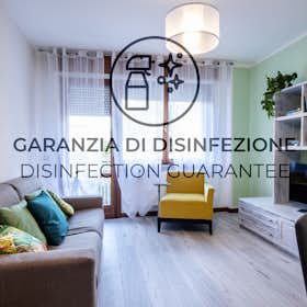 Apartment for rent for €1,500 per month in Udine, Via Bersaglio