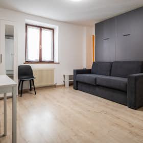Appartement à louer pour 1 136 €/mois à Udine, Via Castellana