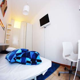 Private room for rent for €805 per month in Milan, Via Adeodato Ressi