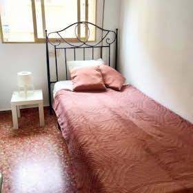 Private room for rent for €380 per month in Burjassot, Carrer de Vázquez de Mella