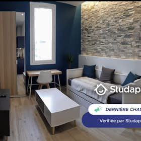 Apartamento para alugar por € 650 por mês em Marseille, Rue Saint-Étienne