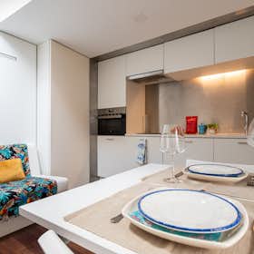 Apartment for rent for €2,181 per month in Lisbon, Travessa de São José