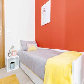 Private room for rent for €610 per month in Bologna, Via Franco Bolognese