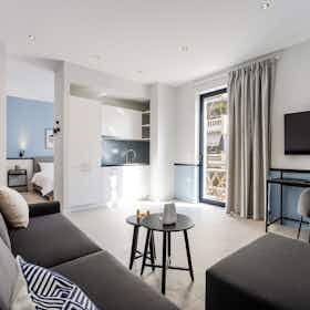 公寓 正在以 €850 的月租出租，其位于 Athens, Kallifrona