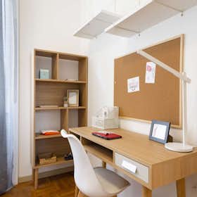 Private room for rent for €1,115 per month in Milan, Via Amatore Antonio Sciesa