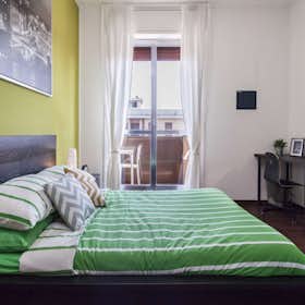 Private room for rent for €895 per month in Milan, Via Giuseppe Frua