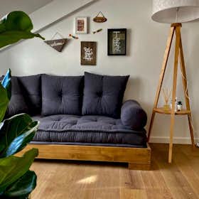 Studio for rent for €1,500 per month in Lisbon, Travessa Marquês de Sampaio