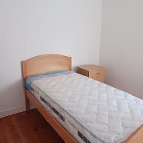 Private room for rent for €500 per month in Oeiras, Avenida da República