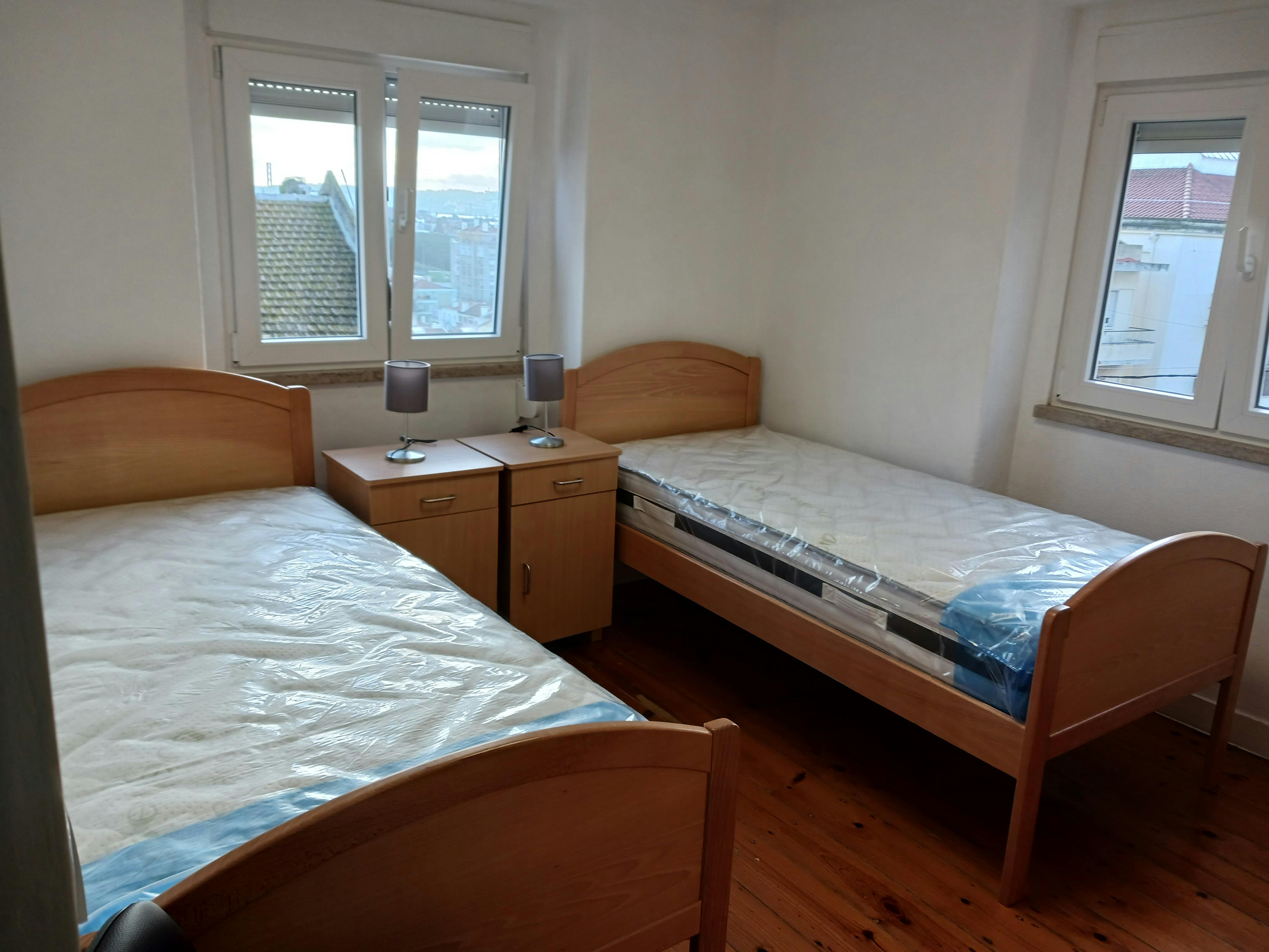 Gedeelde kamer te huur voor € 300 per maand in Oeiras, Avenida da República