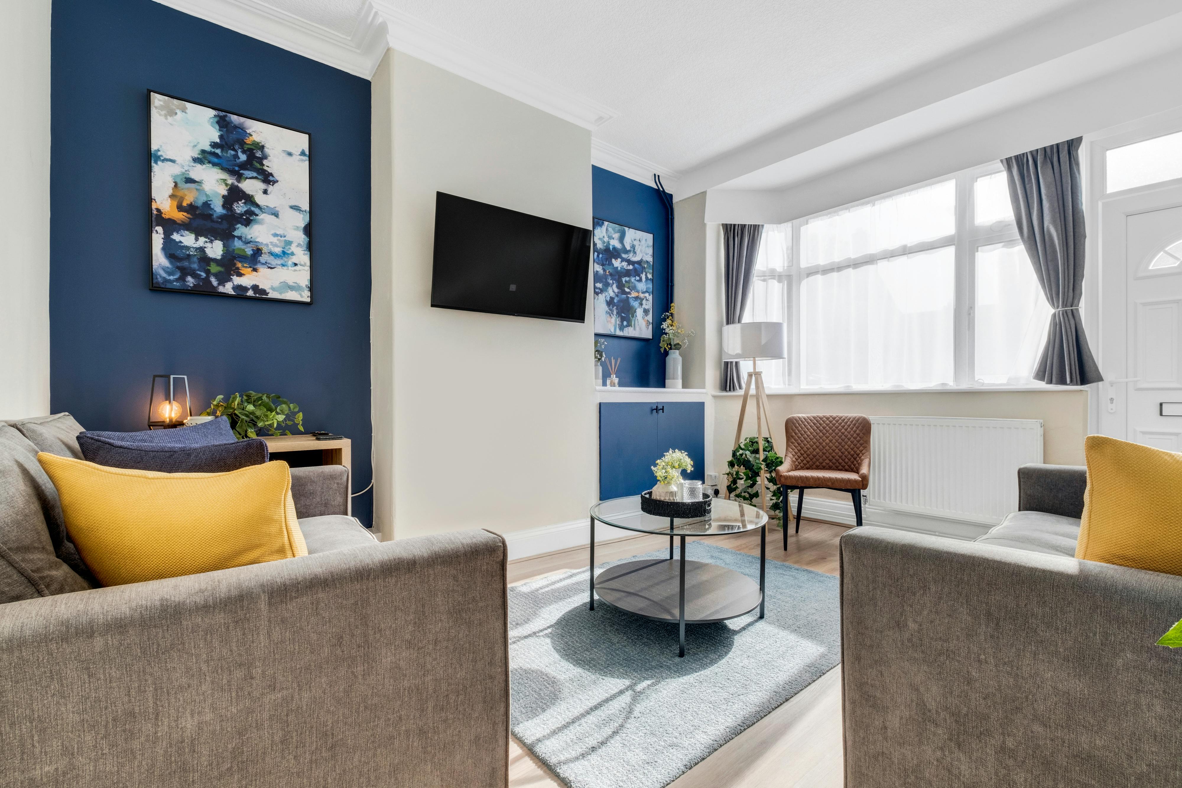 Дом сдается в аренду за 2 700 £ в месяц в Leicester, Hawkesbury Road