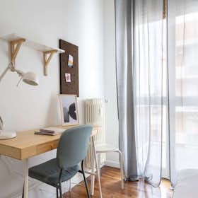 Private room for rent for €885 per month in Milan, Via Arcivescovo Romilli