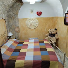 Mieszkanie do wynajęcia za 500 € miesięcznie w mieście Santa Caterina Villarmosa, Via San Francesco