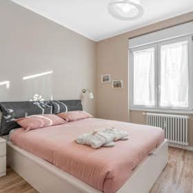 Apartment for rent for €2,200 per month in Milan, Via Vittorio Bottego