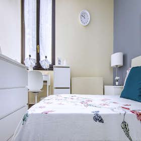 Private room for rent for €785 per month in Milan, Viale Nazario Sauro