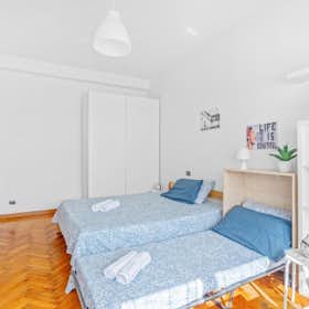 Apartment for rent for €2,100 per month in Milan, Via Giuseppe Pecchio