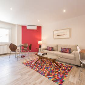 Apartment for rent for €3,150 per month in Madrid, Calle del General Pardiñas