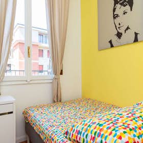 Private room for rent for €780 per month in Milan, Via Luigi Scrosati