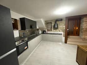 房源 正在以 €550 的月租出租，其位于 Trivento, Calata Seminario