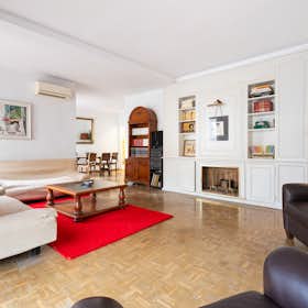 Apartment for rent for €3,600 per month in Barcelona, Carrer d'Aragó