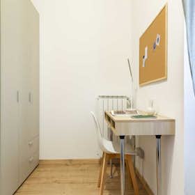 Private room for rent for €995 per month in Milan, Via Friuli