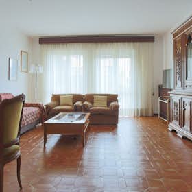 Apartment for rent for €1,660 per month in San Fermo della Battaglia, Via Alessandro Noseda