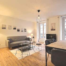 Apartment for rent for €2,310 per month in Paris, Rue de l'Annonciation