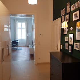 Apartment for rent for €1,890 per month in Vienna, Rögergasse