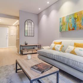 Apartment for rent for €3,150 per month in Madrid, Calle de Álvarez de Baena
