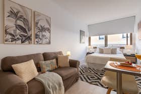 Apartment for rent for €2,820 per month in Madrid, Calle de Villanueva