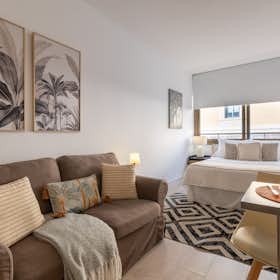 Apartment for rent for €2,820 per month in Madrid, Calle de Villanueva