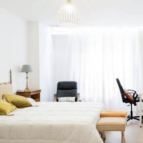 Private room for rent for €1,100 per month in Valencia, Carrer del Poeta Querol