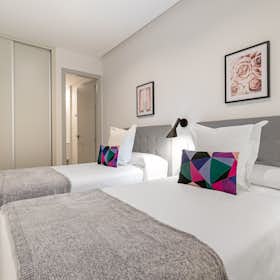 Apartment for rent for €3,700 per month in Madrid, Calle de Viriato