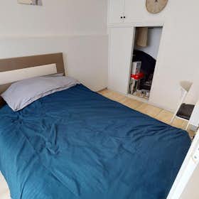 Private room for rent for €402 per month in Roubaix, Rue du Marquisat