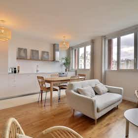 Apartment for rent for €2,650 per month in Paris, Rue Claude Terrasse