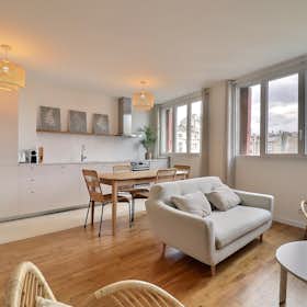 Apartment for rent for €2,544 per month in Paris, Rue Claude Terrasse