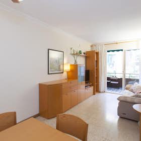 Apartment for rent for €1,495 per month in Barcelona, Carrer de Guitard