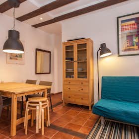 Apartment for rent for €1,300 per month in Barcelona, Carrer d'en Tarròs