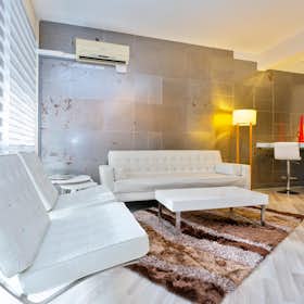 Apartment for rent for €1,695 per month in Barcelona, Carrer de València