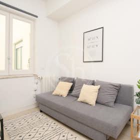 Apartment for rent for €900 per month in Madrid, Calle de Relatores