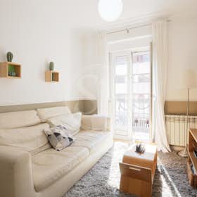 Apartment for rent for €1,750 per month in Madrid, Calle de Castelló