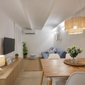 Apartment for rent for €1,645 per month in Barcelona, Carrer del Comte d'Urgell