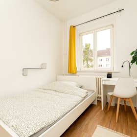 私人房间 正在以 €670 的月租出租，其位于 Berlin, Immenweg