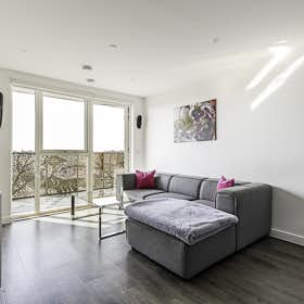 Lägenhet att hyra för 4 166 GBP i månaden i London, Bollo Lane