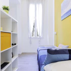 Private room for rent for €650 per month in Bologna, Viale Alfredo Oriani