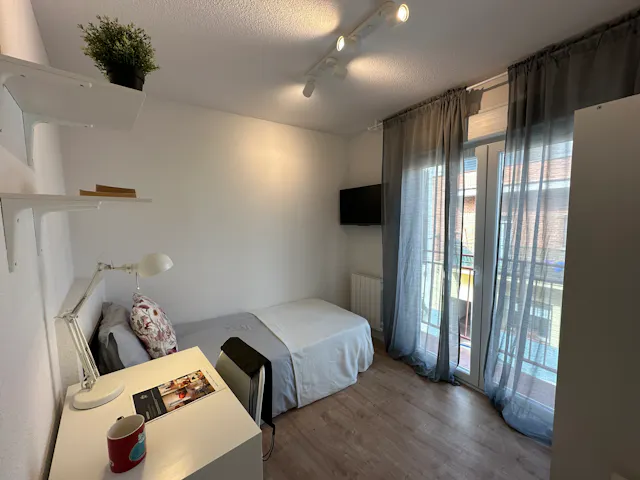 Private room in Calle de la Genciana, Madrid (1504697) room image 2