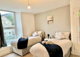 Appartement te huur voor £ 2.134 per maand in Neath, Neath Road